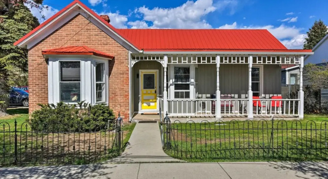 Коттедж Chic Downtown Home w/ Grill, Steps to Main Street!