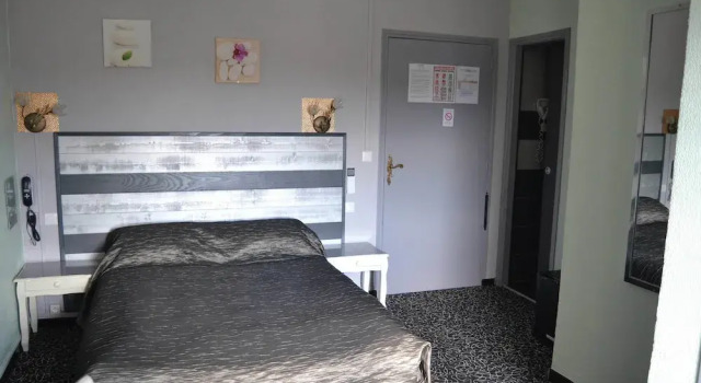 Номер Standard Hôtel Le Dauphin Bleu