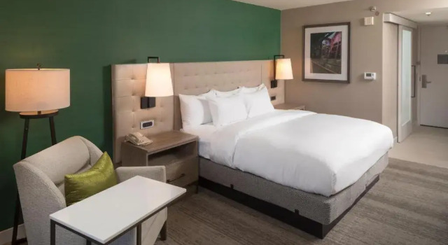 Номер Standard с видом на город Hilton Birmingham Downtown at UAB