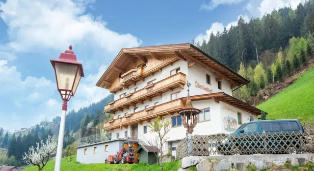 Апартаменты Scenic Apartment in Tirol With Garden