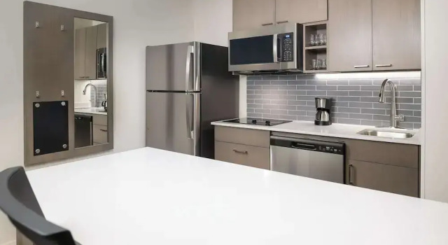 Четырёхместный люкс c 1 комнатой Hyatt House Auburn Hills/Detroit