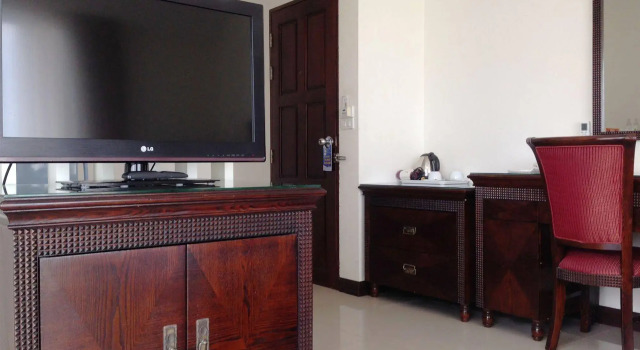 The New Eurostar Jomtien Beach Hotel, Забронировать Отель Джомтьен-Бич Паттайя