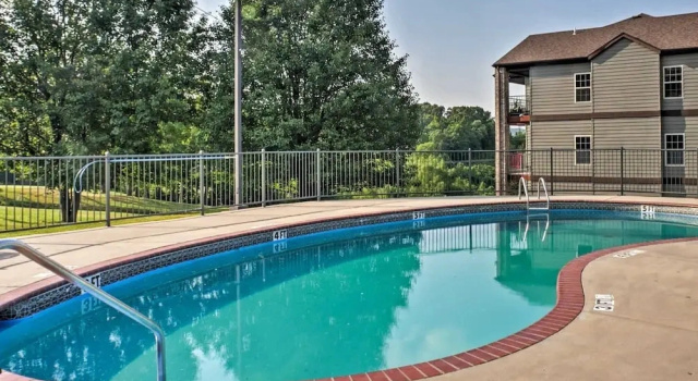 Апартаменты с 3 комнатами Relax Poolside! Golfers Oasis in Branson West