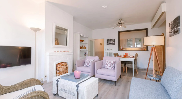 Beautiful and Spacious Studio With Side Seaview