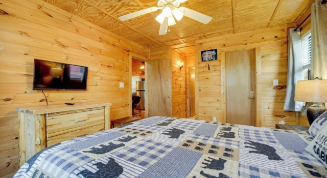 Коттедж Bryson City Vacation Rental - Hot Tub & Lake Views