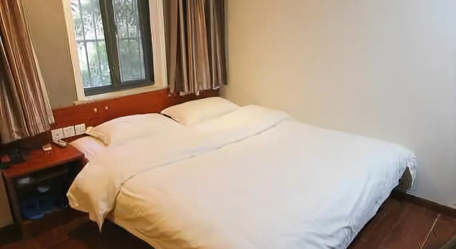 A Forest Hotel (Shanghai People's Square), Varaa Hotelli Huangpu 