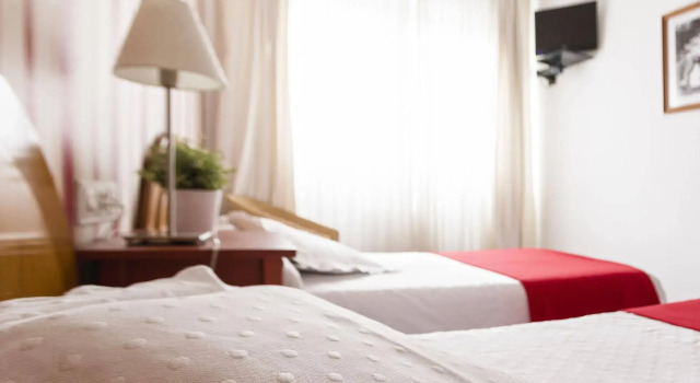Hostal La Carballinesa, Забронировать Отель Сантьяго-де-Компостела А-Корунья, рядом с Монастырь Сан-Франсиско-де-Сантьяго