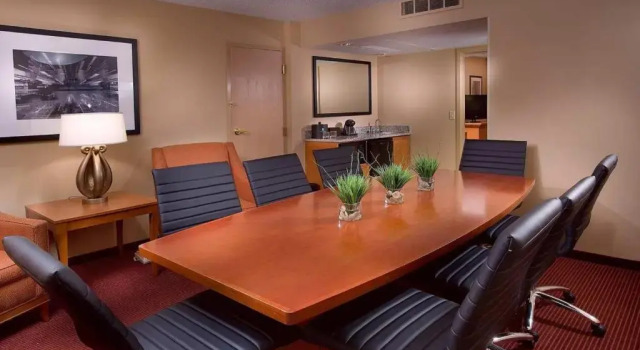 Люкс Embassy Suites by Hilton Kansas City International Airport