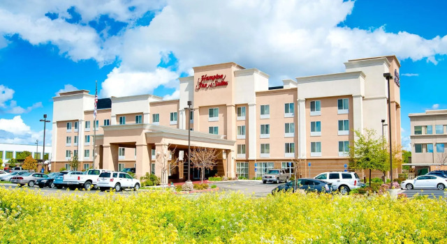 Двухместный люкс Hampton Inn & Suites Fresno