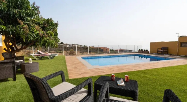 Con Piscina, Vistas, WiFi, AC y Calefacción