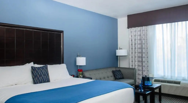 Двухместный номер Deluxe Holiday Inn Express Hotel & Suites Austin NW - Arboretum Area by IHG