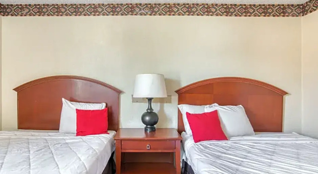 Четырёхместный номер Standard Americas Best Value Inn & Suites Houston