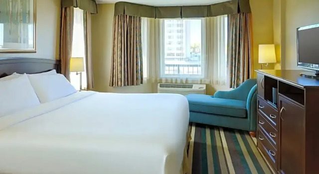 Двухместный люкс c 1 комнатой Holiday Inn Conference Centre Edmonton South by IHG