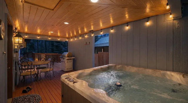 Коттедж с 2 комнатами Alpine Getaway 2 Bedroom Home by RedAwning