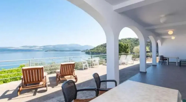 Апартаменты Spacious and Cozy Seafront Apartments