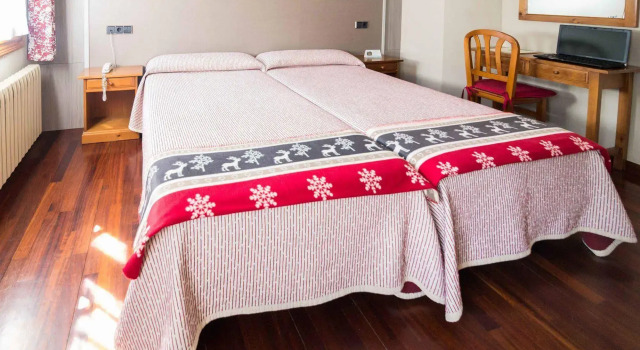 Hotel Aragüells, Book Hotel Hotels in Aragon with Parking, Parking