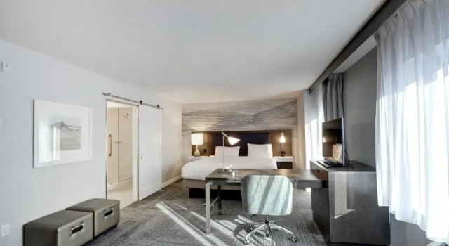 Люкс Hampton Inn & Suites by Hilton Quebec City Levis