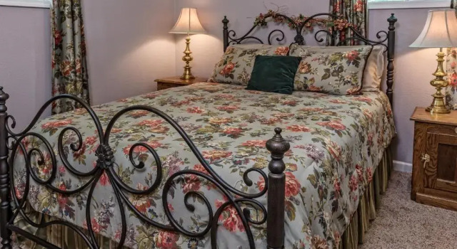 Silver Heart Inn & Cottages, Book Hotel Independence Missouri