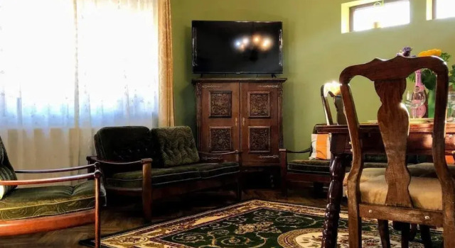 Unique Old Town Home 2min to Beach & Harbour, Rezerwuj Dom wakacyjny Wille w Constanta, w pobliżu Ovidiu Square, Willa