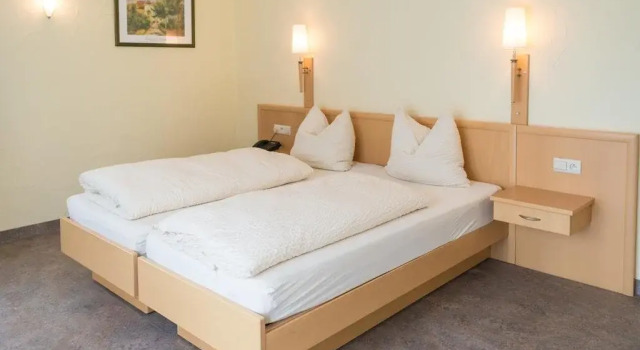 Hotel Burg Hof, Забронировать Отель Отели в центре Бург-Ройланд, в центре