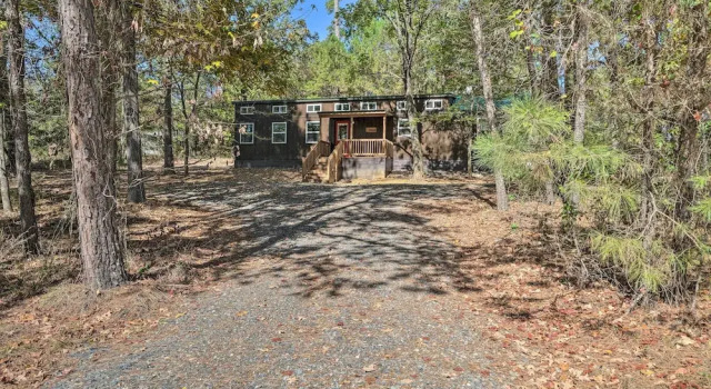 Stylish Cabin by Beavers Bend: Hot Tub & Fire Pit, Boek Vakantiehuis Broken Bow Oklahoma