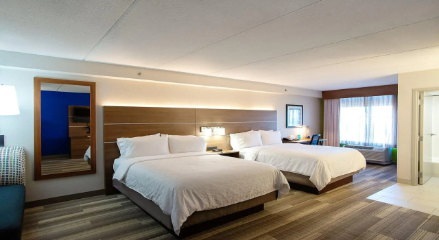 Четырёхместный номер Standard Holiday Inn Express & Suites Tempe by IHG