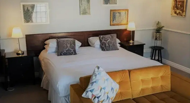 Номер Executive Manor Court Hotel