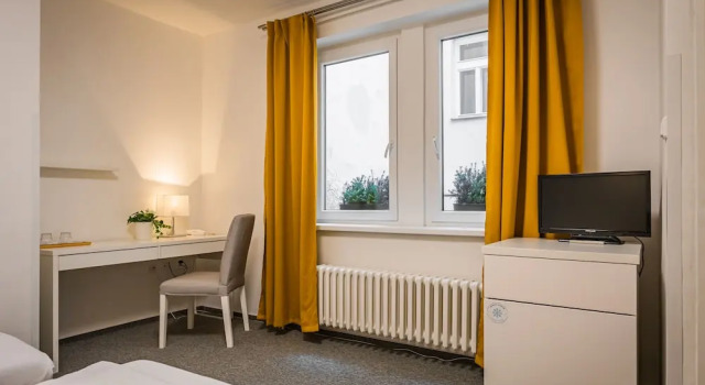 Standardowy trzyosobowy pokój 1 sypialnia z widokiem na dziedziniec Hotel Ostaš
