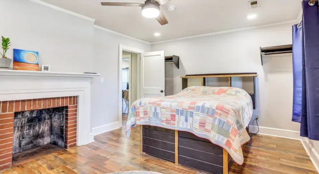 4 Mi to Dtwn: Home w/ Fire Pit in Greenville, Забронировать Дом для отпуска Коттеджи Южной Каролины, Коттедж