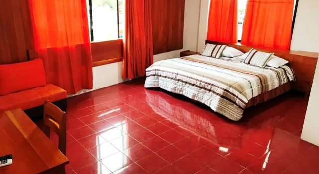 Muyuyo, Boek Hotel Puerto Ayora 