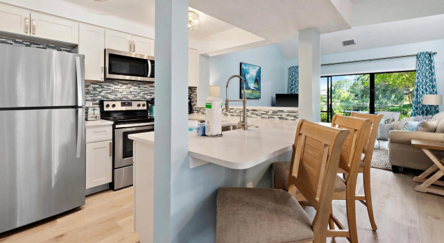 Fully remodeled lake front end unit with 6 seat GOLF CART, Rezerwuj Hotel Miramar Beach Emerald Coast