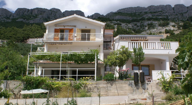 Apartment Niko - 50 m from pebble beach: A4 Pisak, Riviera Omis, Rezerwuj Apartament Pisak Split Region