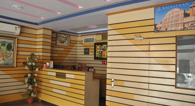 OYO 6893 Hotel Airport View, Забронировать Отель Отели штата Раджастхана с парковкой, Парковка