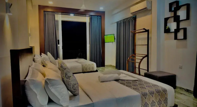 Люкс Aloe Transit Hotel