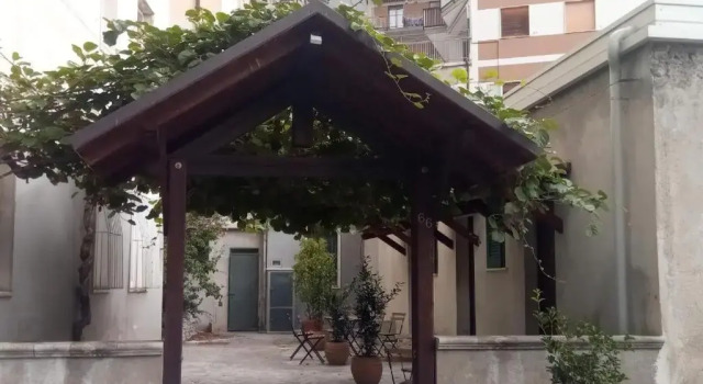 ESSENTIAL HOUSE in Centro Città con Parcheggio Privato e WIFI, Book Hotel Billige hoteller i Potenza
