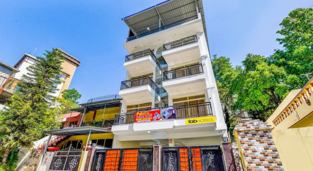 Fabhotel Pacific Inn, Rezervovat Hotel Déhrádún Uttarakhand