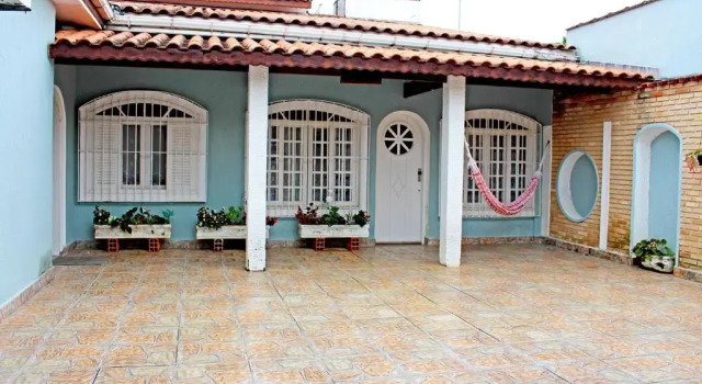 Incrivel casa a 600 metros da Praia das Palmeiras, Забронировать Отель Отели Карагуататуба с бассейном, рядом с Пляж Романс, Бассейн