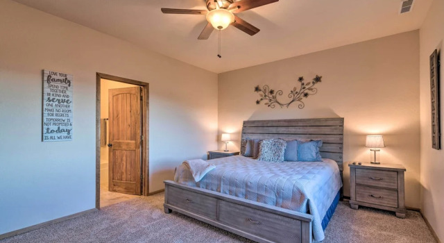 Pet-friendly Branson West Lodge w/ Hot Tub!, Забронировать Отель Отели Table Rock Lake 3 звезды, 3*