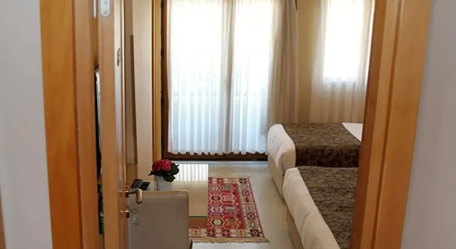 Номер Standard с видом на город Emerald Hotel