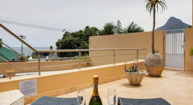 Апартаменты Camps Bay Beach Condo