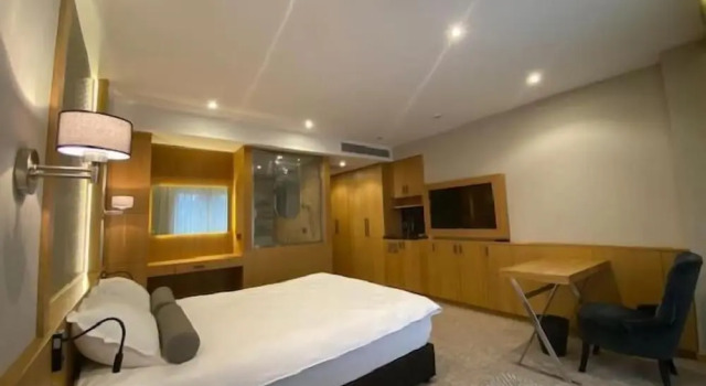 Семейный номер Standard c 1 комнатой с балконом и с видом на город Bella Hotel