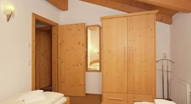 Chalet for 10 People With Access to the Swimming Pool