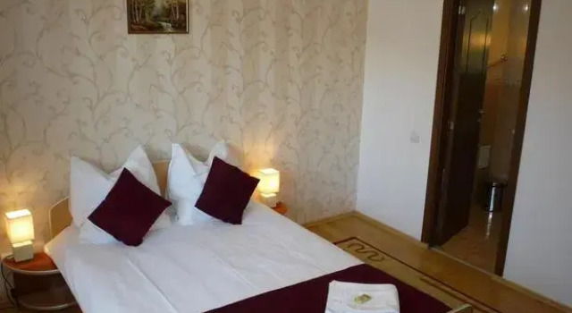 Goldenes Schwert, Varaa Hotelli 1. Zurich Old Town–City Centre 