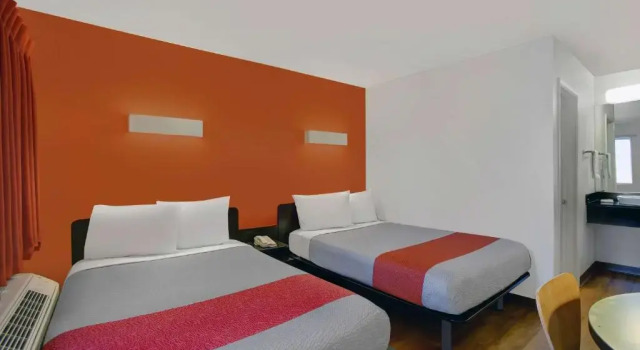 Четырёхместный номер Standard Super 8 by Wyndham Santa Clara