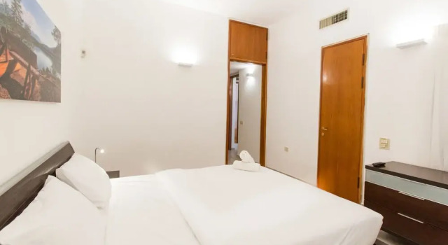 Frishman 2 BDRM 2 Baths 5 Min from beach, Забронировать Отель Тель-Авив Тель-Авивский округ, рядом с Площадь Рабина