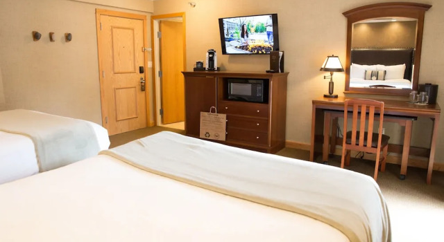 Четырёхместный номер Standard с балконом Golden Arrow Lakeside Resort