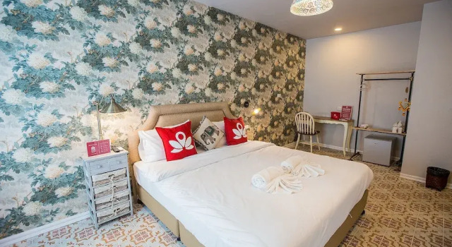 ZEN Rooms Manee Nopparat Soi 1