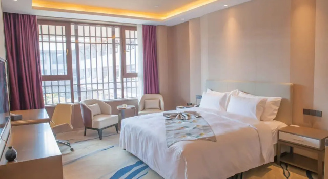 Номер Standard Howard Johnson by Wyndham LakeView Hotel Kunming
