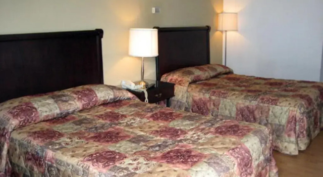 Четырёхместный номер Standard Motel Iberville