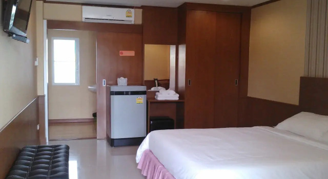 Jintakarm Home Place(จินตคาม โฮม เพลส), Varaa Hotelli Hotellit North-Eastern Thailand pysäköinnillä, Pysäköinti